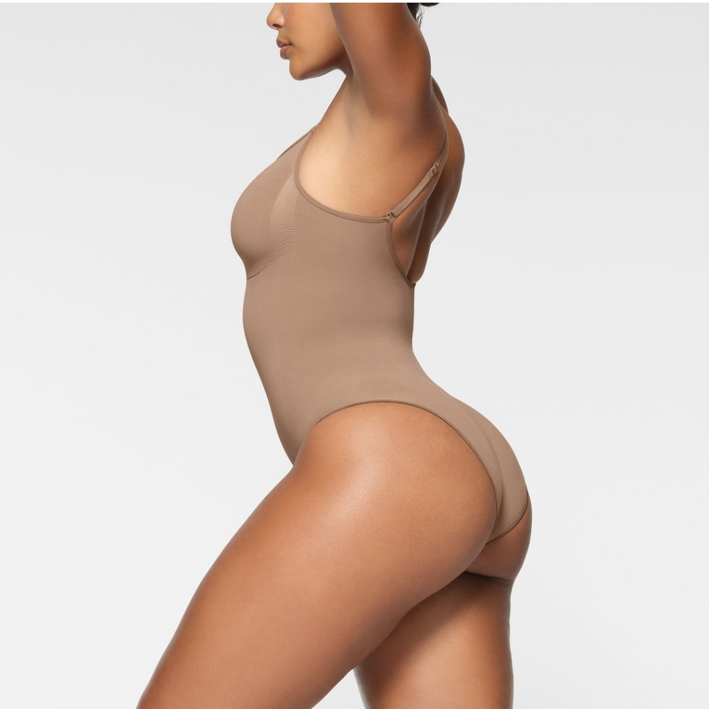 SKIMS Seamless Sculpt Brief Bodysuit Size:Medium Sienna - Picture 2 of 9